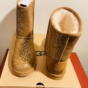 ❗️SOLD❗️Women’s size 7 Tan and Metallic Ugg Boots